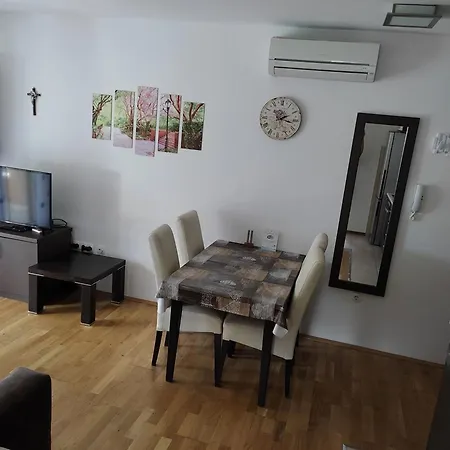 Gesamte In Mit Moebliertem Balkon By Interhome Apartament Gradac (Split-Dalmatia)