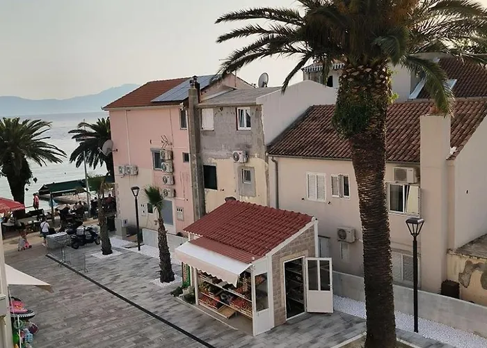 Gesamte In Mit Moebliertem Balkon By Interhome